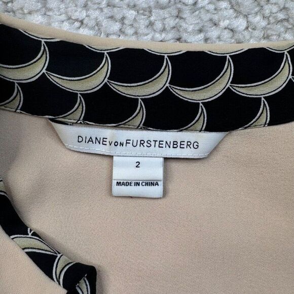 Diane Von Furstenberg Silk Roll Tab Sleeve Blouse Womens 2 - Picture 3 of 12